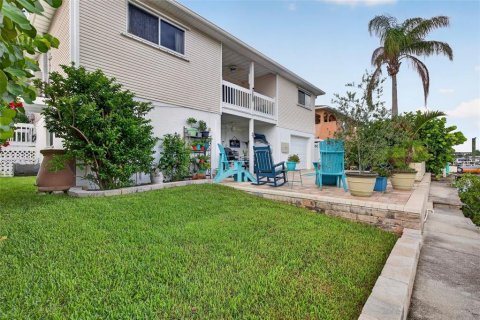 House in Hudson, Florida 3 bedrooms, 205.13 sq.m. № 2287193 - photo 10