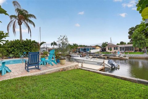 House in Hudson, Florida 3 bedrooms, 205.13 sq.m. № 2287193 - photo 9