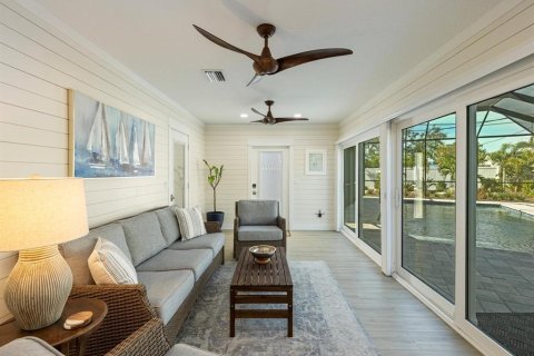 House in Venice, Florida 5 bedrooms, 378.86 sq.m. № 2157595 - photo 27
