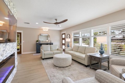 House in Venice, Florida 5 bedrooms, 378.86 sq.m. № 2157595 - photo 16