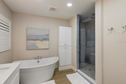 House in Venice, Florida 5 bedrooms, 378.86 sq.m. № 2157595 - photo 23
