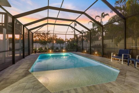 House in Venice, Florida 5 bedrooms, 378.86 sq.m. № 2157595 - photo 2