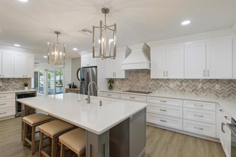 House in Venice, Florida 5 bedrooms, 378.86 sq.m. № 2157595 - photo 29