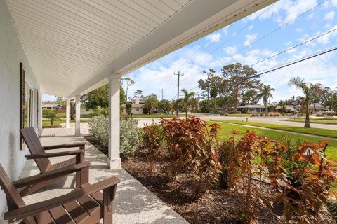 House in Venice, Florida 5 bedrooms, 378.86 sq.m. № 2157595 - photo 8