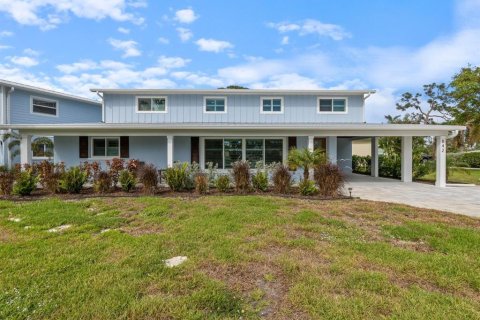 House in Venice, Florida 5 bedrooms, 378.86 sq.m. № 2157595 - photo 4