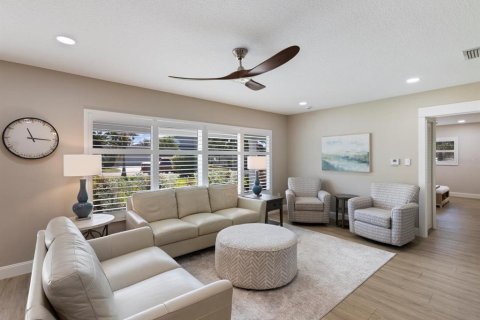 House in Venice, Florida 5 bedrooms, 378.86 sq.m. № 2157595 - photo 15
