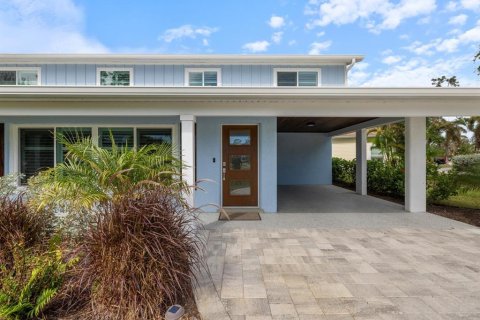 House in Venice, Florida 5 bedrooms, 378.86 sq.m. № 2157595 - photo 6