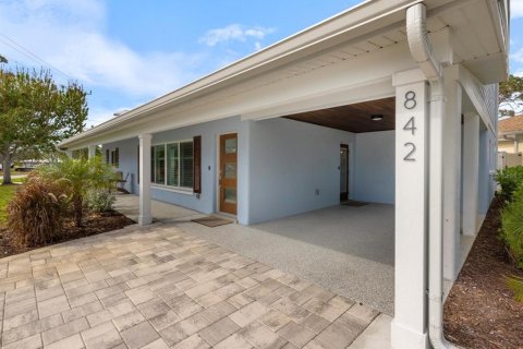 House in Venice, Florida 5 bedrooms, 378.86 sq.m. № 2157595 - photo 7