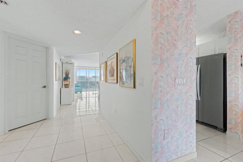 Condo in Tamarac, Florida, 2 bedrooms  № 2250191 - photo 8