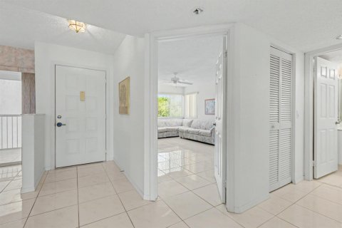 Condo in Tamarac, Florida, 2 bedrooms  № 2250191 - photo 5
