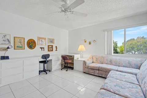 Condo in Tamarac, Florida, 2 bedrooms  № 2250191 - photo 17