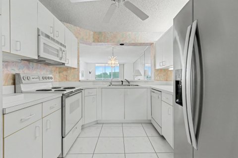 Condo in Tamarac, Florida, 2 bedrooms  № 2250191 - photo 9