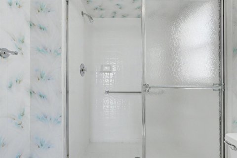 Condo in Tamarac, Florida, 2 bedrooms  № 2250191 - photo 25