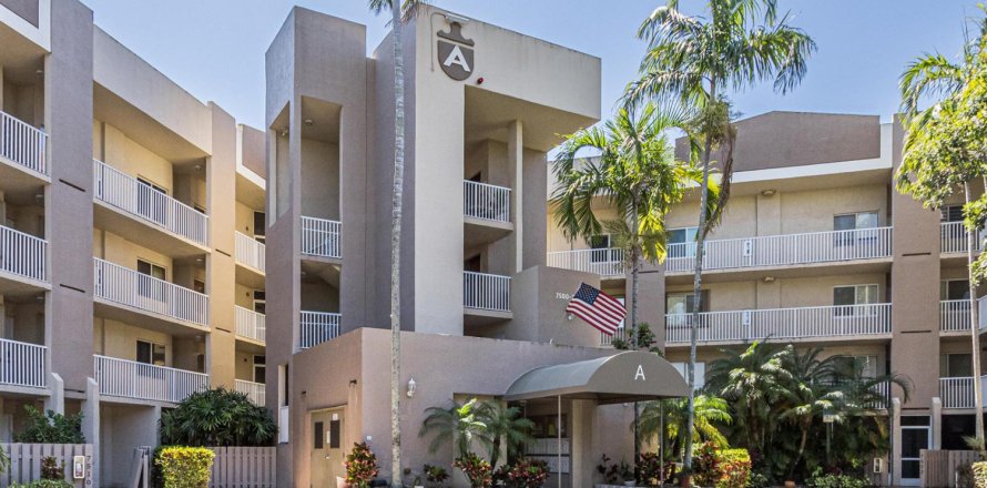 Condo in Tamarac, Florida, 2 bedrooms  № 2250191