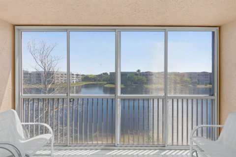 Condo in Tamarac, Florida, 2 bedrooms  № 2250191 - photo 28