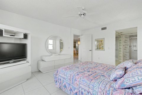 Condo in Tamarac, Florida, 2 bedrooms  № 2250191 - photo 23