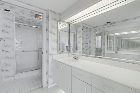 Condo in Tamarac, Florida, 2 bedrooms  № 2250191 - photo 24