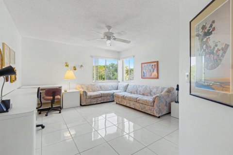Condo in Tamarac, Florida, 2 bedrooms  № 2250191 - photo 18