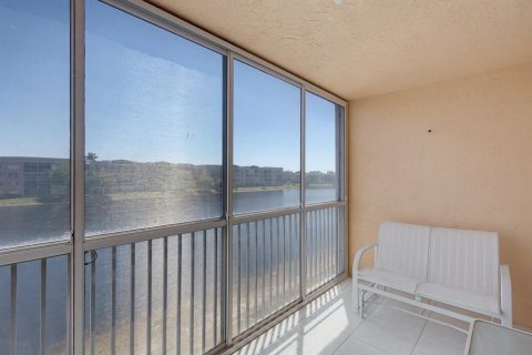 Condo in Tamarac, Florida, 2 bedrooms  № 2250191 - photo 27