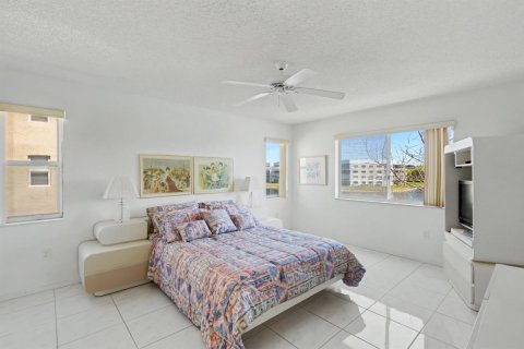 Condo in Tamarac, Florida, 2 bedrooms  № 2250191 - photo 20