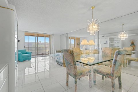 Condo in Tamarac, Florida, 2 bedrooms  № 2250191 - photo 11