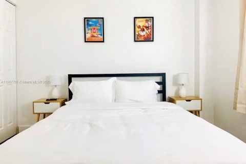 Condominio en alquiler en Miami, Florida, 1 dormitorio, 62.43 m2 № 1963949 - foto 14