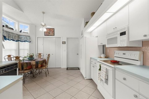 House in Weeki Wachee, Florida 2 bedrooms, 128.02 sq.m. № 1846563 - photo 5