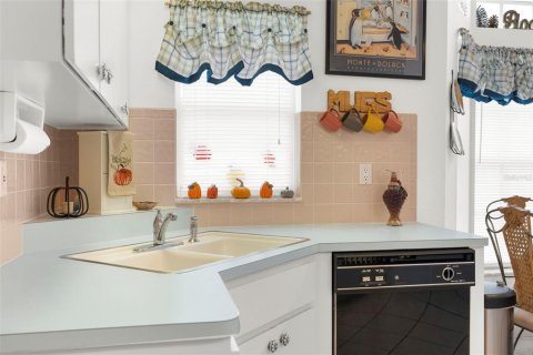House in Weeki Wachee, Florida 2 bedrooms, 128.02 sq.m. № 1846563 - photo 7