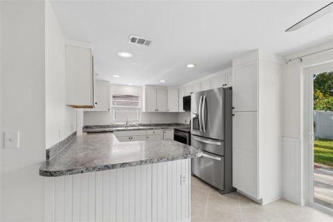 Villa ou maison à vendre à Seminole, Floride: 3 chambres, 87.61 m2 № 2200250 - photo 13