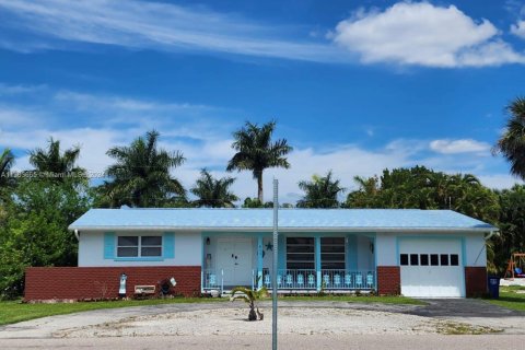 Casa en Fort Myers, Florida 3 dormitorios, 134.99 m2 № 2062241