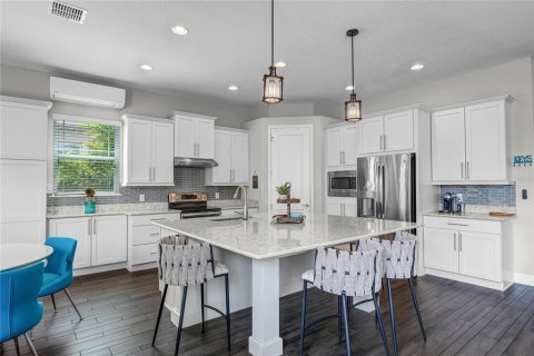 Villa ou maison à vendre à Orlando, Floride: 4 chambres, 259.2 m2 № 1900028 - photo 8