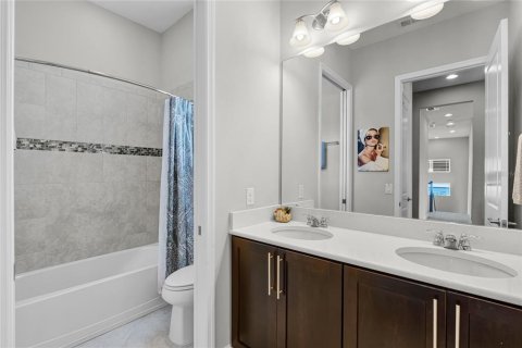 Villa ou maison à vendre à Orlando, Floride: 4 chambres, 259.2 m2 № 1900028 - photo 22