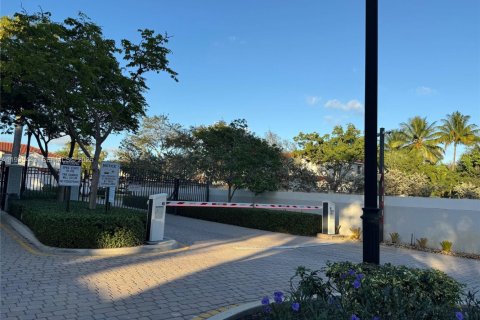 Touwnhouse à vendre à Miami, Floride: 3 chambres, 161.93 m2 № 2010227 - photo 29