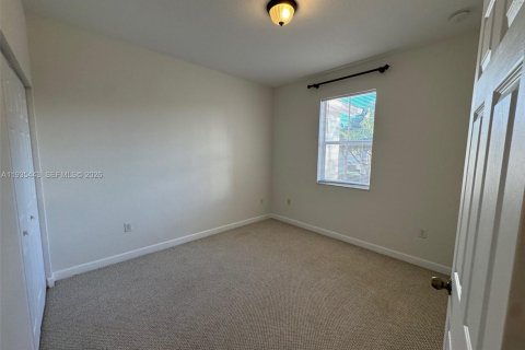 Touwnhouse à vendre à Miami, Floride: 3 chambres, 161.93 m2 № 2010227 - photo 15