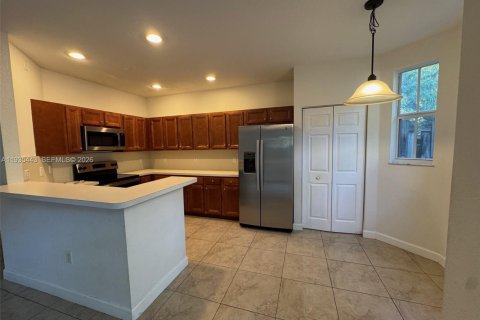 Touwnhouse à vendre à Miami, Floride: 3 chambres, 161.93 m2 № 2010227 - photo 5