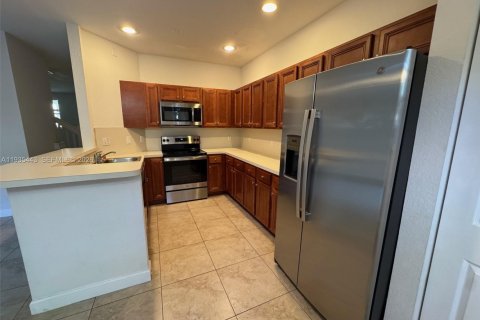 Touwnhouse à vendre à Miami, Floride: 3 chambres, 161.93 m2 № 2010227 - photo 4