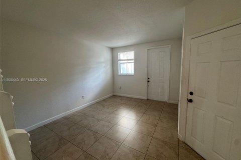 Touwnhouse à vendre à Miami, Floride: 3 chambres, 161.93 m2 № 2010227 - photo 23