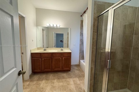 Touwnhouse à vendre à Miami, Floride: 3 chambres, 161.93 m2 № 2010227 - photo 12