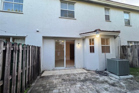 Touwnhouse à vendre à Miami, Floride: 3 chambres, 161.93 m2 № 2010227 - photo 26