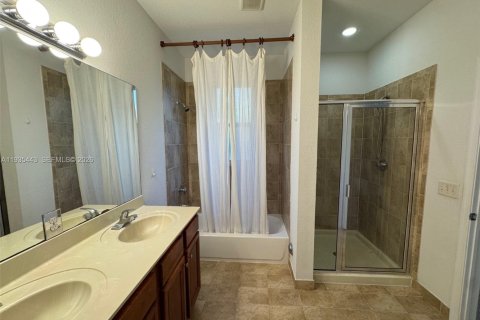 Touwnhouse à vendre à Miami, Floride: 3 chambres, 161.93 m2 № 2010227 - photo 14