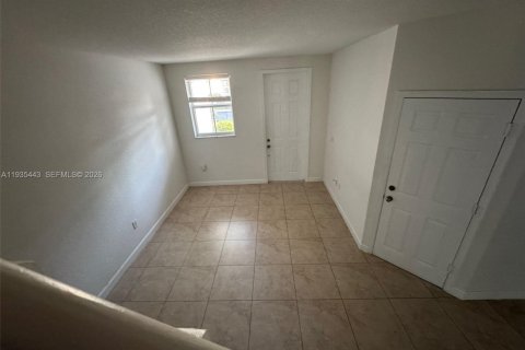 Touwnhouse à vendre à Miami, Floride: 3 chambres, 161.93 m2 № 2010227 - photo 21