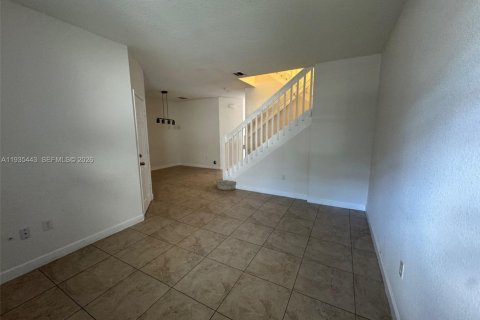 Touwnhouse à vendre à Miami, Floride: 3 chambres, 161.93 m2 № 2010227 - photo 2