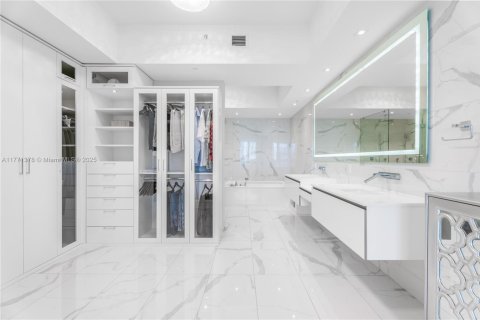 Купить кондоминиум в Авентура, Флорида 2 спальни, 228.73м2, № 1692886 - фото 19