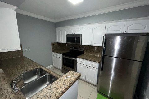 Copropriété à louer à Miami, Floride: 1 chambre, 62.8 m2 № 1946388 - photo 3