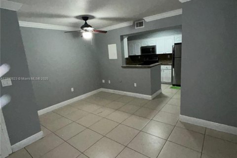 Copropriété à louer à Miami, Floride: 1 chambre, 62.8 m2 № 1946388 - photo 4
