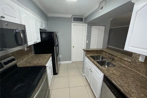 Copropriété à louer à Miami, Floride: 1 chambre, 62.8 m2 № 1946388 - photo 1