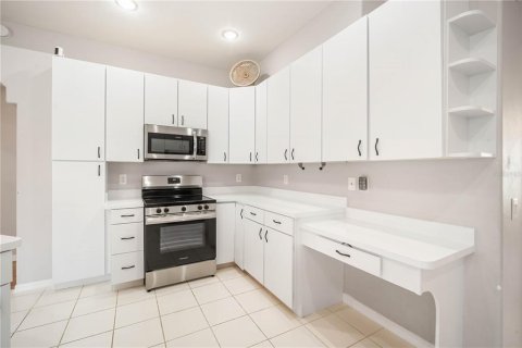 House in Land O' Lakes, Florida 4 bedrooms, 229.47 sq.m. № 1823031 - photo 12