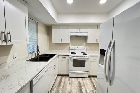 Condo in Ocala, Florida, 2 bedrooms № 2199728 - photo 10