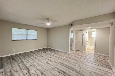 Condo in Ocala, Florida, 2 bedrooms № 2199728 - photo 9