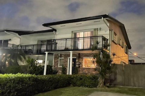 Таунхаус в Норт-Майами, Флорида 2 спальни, 143.81м2 № 2056111